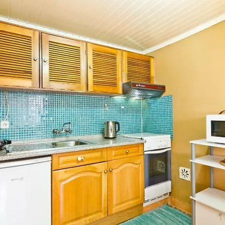 Apartment - Sunny & Cozy - 5min To Beach - Perfect For Couples! *