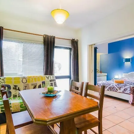 Apartment - Sunny & Cozy - 5min To Beach - Perfect For Couples!