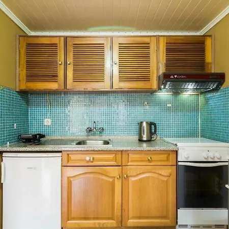 Apartment - Sunny & Cozy - 5min To Beach - Perfect For Couples!