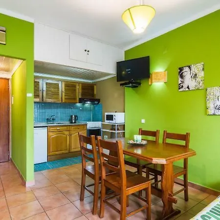 - Sunny & Cozy - 5min To Beach - Perfect For Couples! Apartment
